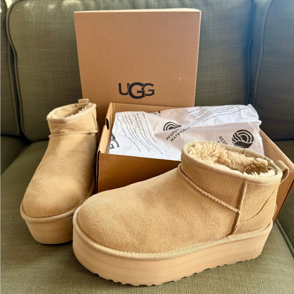 Platform Uggs color Sand Size 8